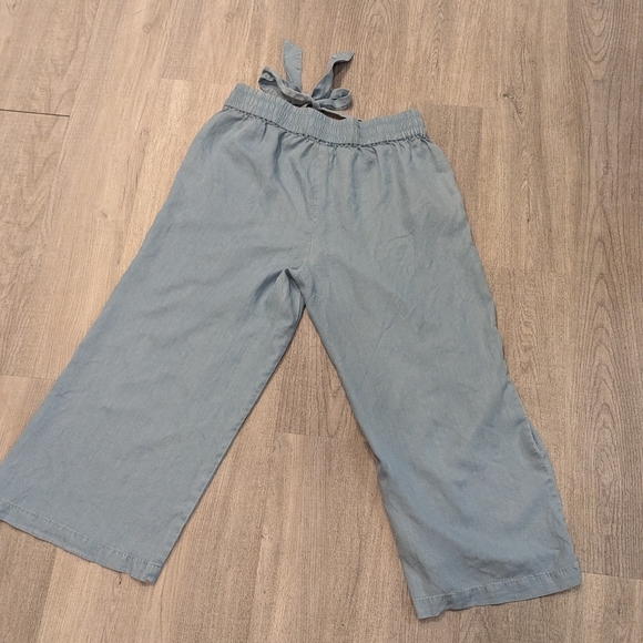 Bundle of M wide leg capris - Picture 13 of 16